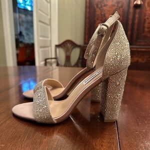 Steve Madden 4 in heels size 9 in gold